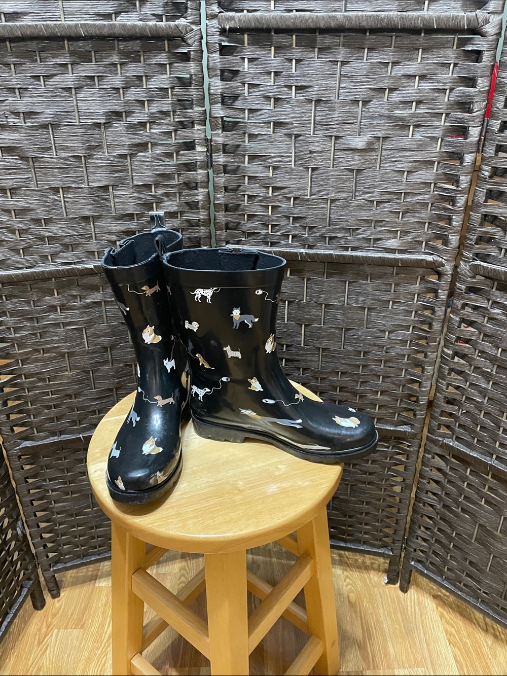 Capelli New York - Women’s Shiny Black Rubber Pull On Boots - Size 8